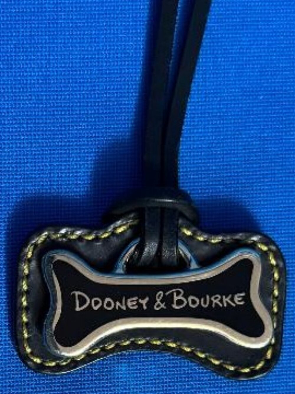 VINTAGE DOONEY & BOURKE SCOTTIE DOG BONE HANG TAG BAG CHARM ( SCOTTISH TERRIER ) - Picture 3 of 12